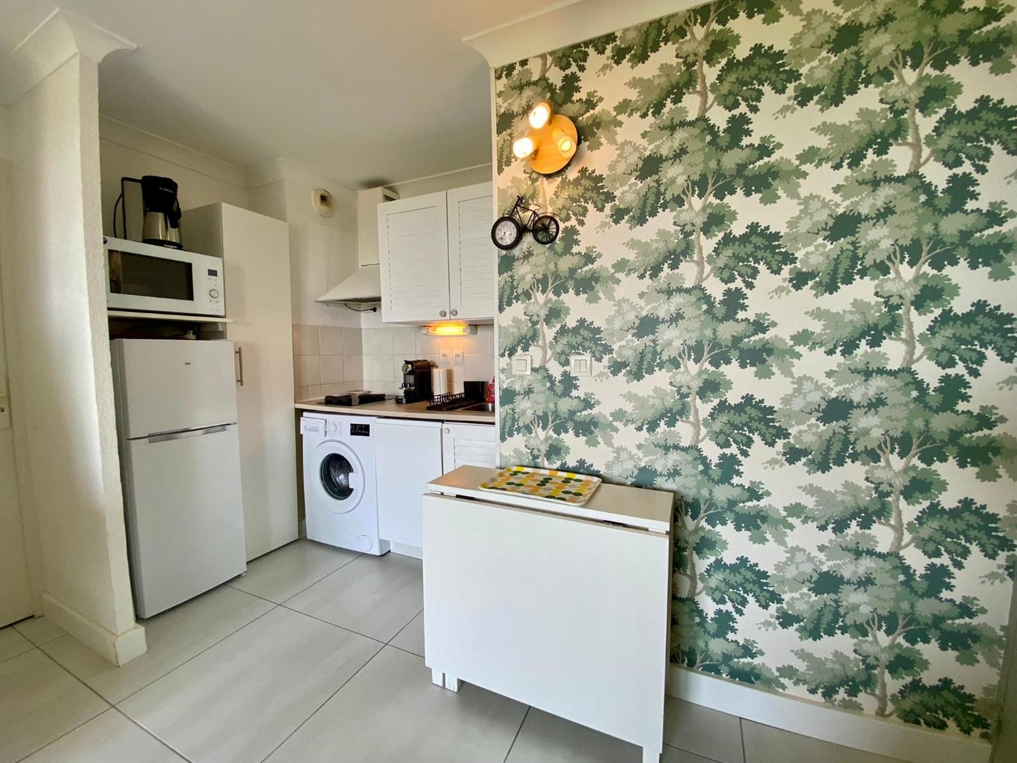 Apartment Charmant Appartement En Front De Mer Avec Piscine *