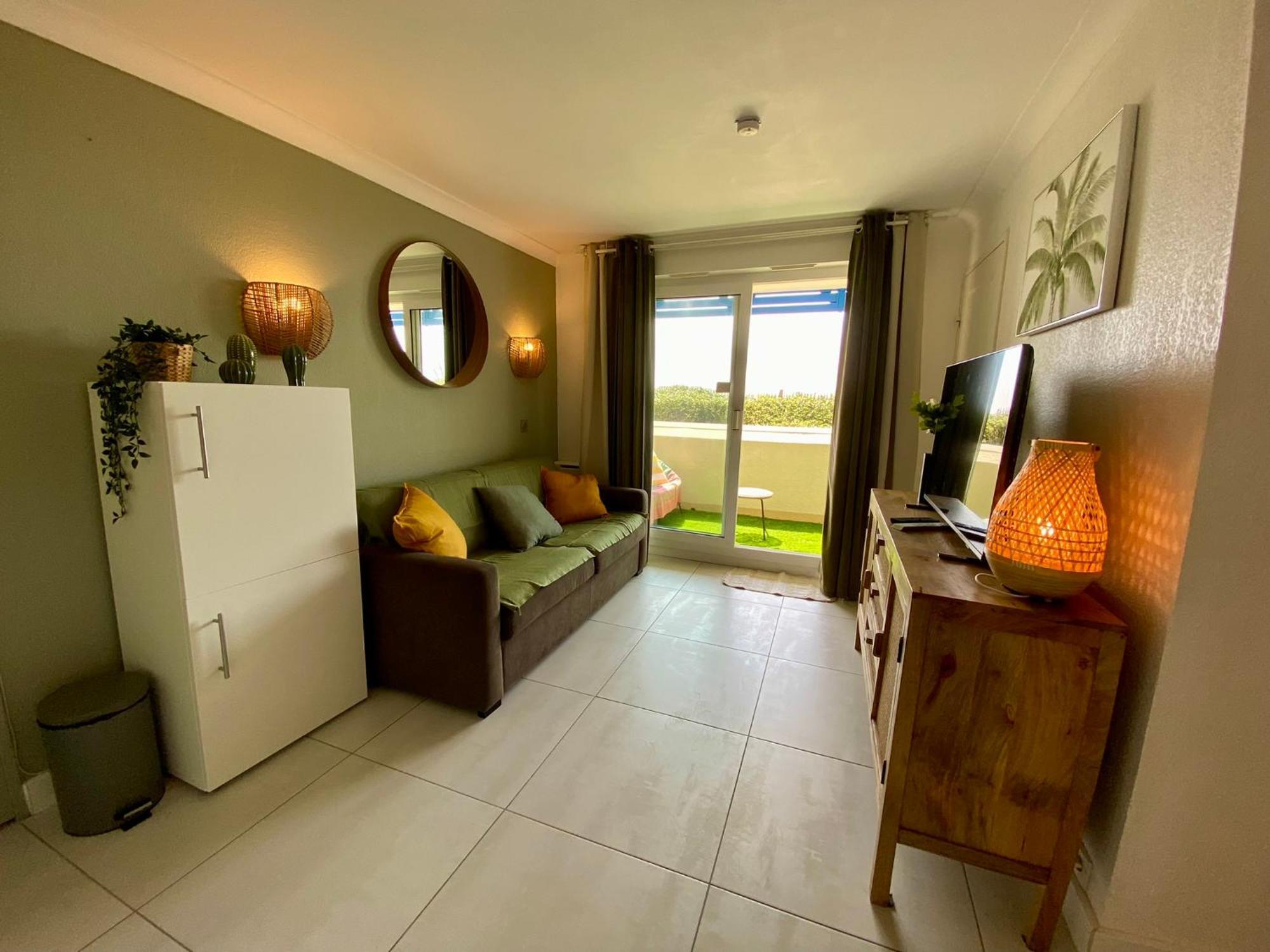 Charmant Appartement En Front De Mer Avec Piscine