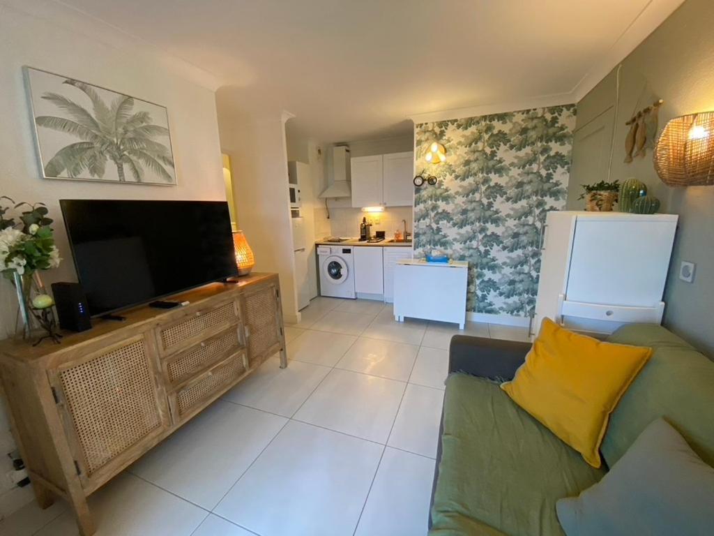Charmant Appartement En Front De Mer Avec Piscine *