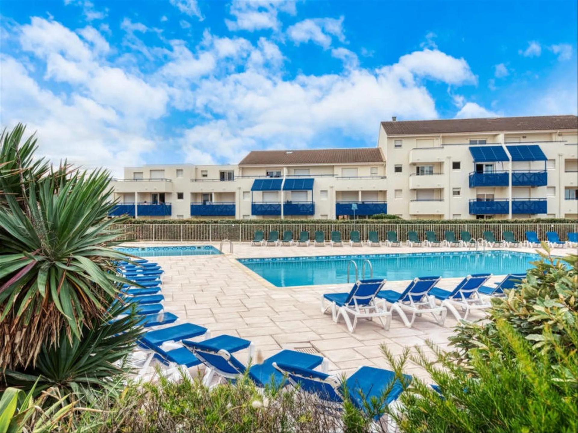 Charmant Appartement En Front De Mer Avec Piscine *